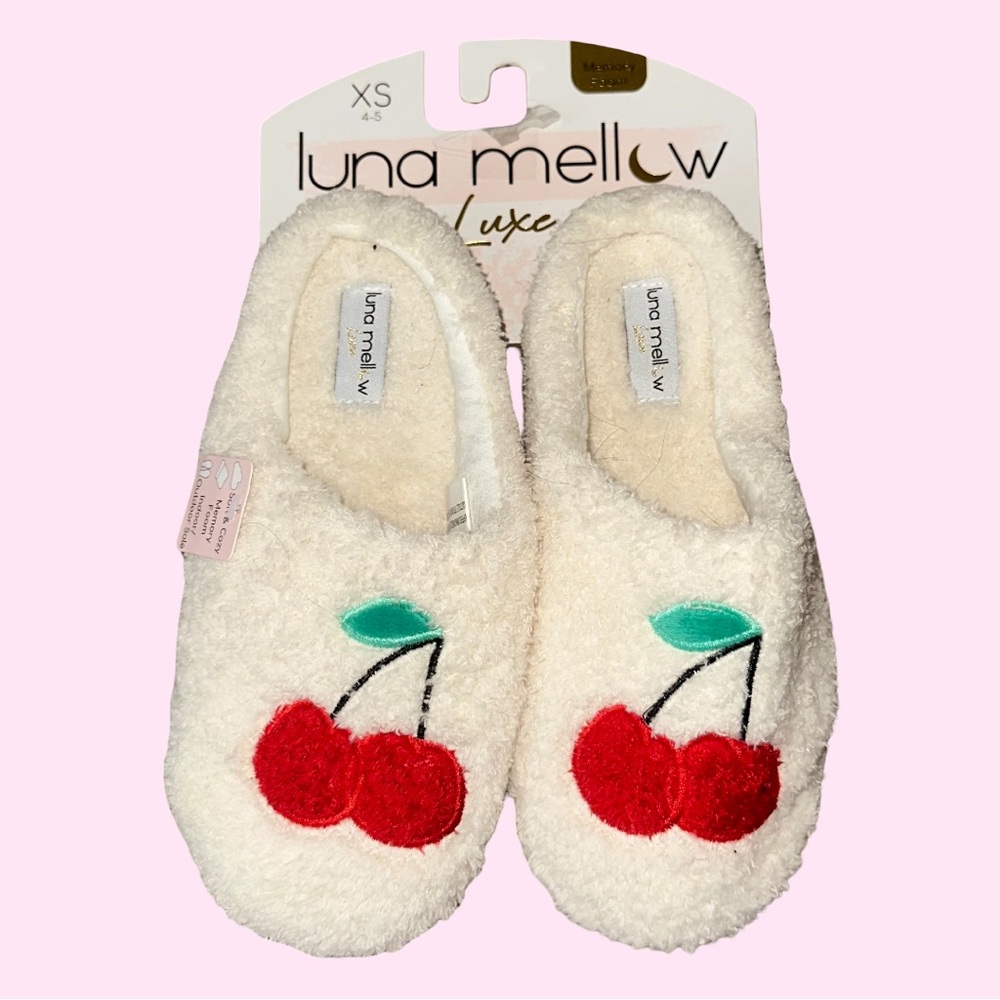 NWT luna mellow cherry slippers 🍒 ˖ ࣪⭑